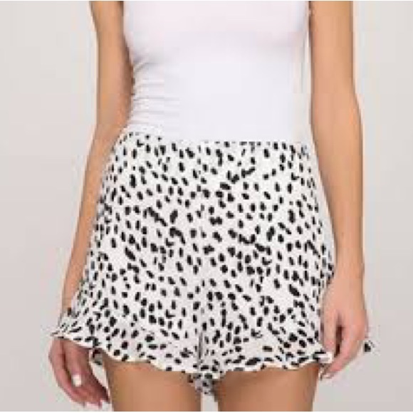 She + Sky Large Animal Print Shorts - Picture 1 of 4